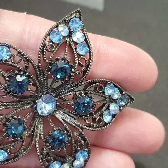 Annaleece by Devries dark silver tone blue flower brooch - Picture 6 of 6